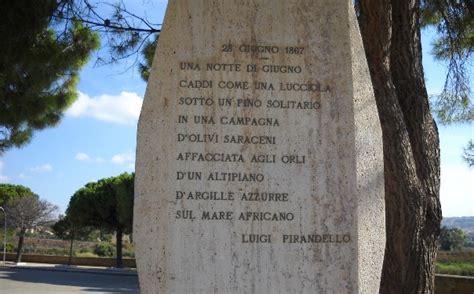 La città di agrigento e raggiungibile in15 minuti, la spiaggia della maddalusa,la baia del kaos a 3 minuti, il porto di porto empedocle a 3 minuti, la casa natale di luigi pirandello a 5 minuti,la scala dei turchi meno di 19 minuti. Il sei luglio Mattarella ad Agrigento, omaggio a ...