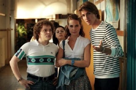 Come molte altre canzoni di venditti, notte prima degli esami è stata composta al pianoforte che svolge il ruolo principale nell'arrangiamento. Notte Prima Degli Esami 82 Film streaming with english ...