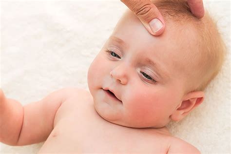 Begitulah cara bayi memberitahukan kepada orang tuannya. 7 Trik Santai Menenangkan Bayi yang Suka Nangis Tengah ...