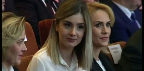 Ea nu a vrut să facă declaraţii. Firea este de neoprit. A luat-o in vizor si pe iubita lui ...