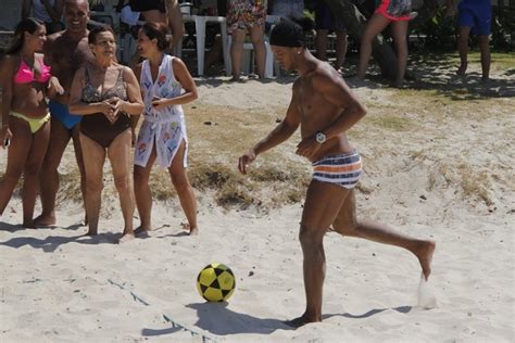 34,160,848 likes · 24,465 talking about this. EGO - Ronaldinho Gaúcho joga futevôlei em praia do Rio e ...