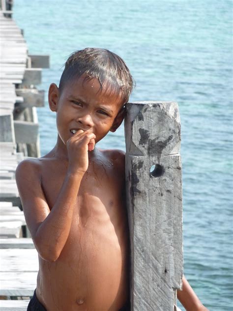 Kasetnya laris manis di pasaran. Mabul boy | Pulau Mabul (Mabul Island), malaysia | Jean ...