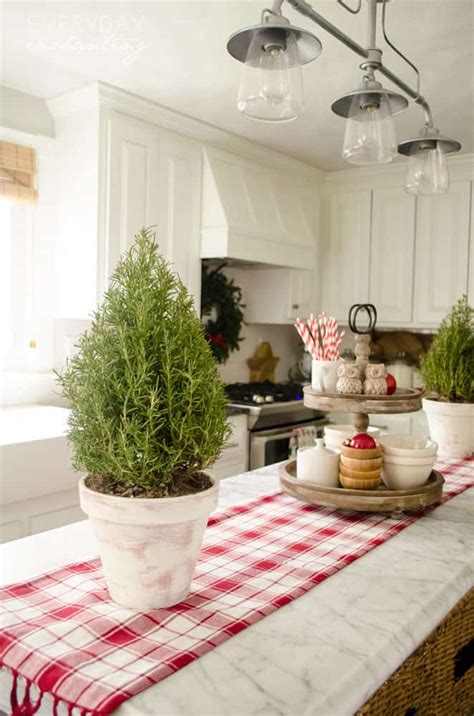 See more ideas about christmas kitchen, christmas, christmas decorations. 13 Farmhouse Christmas Decor Ideas - Page 7 of 15 ...