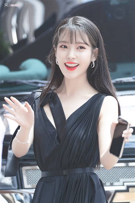 Iu (아이유) is a korean pop singer and actress under edam entertainment that debuted in 2008. IU Shares Heartwarming Advice On How To Get Out Of Your ...