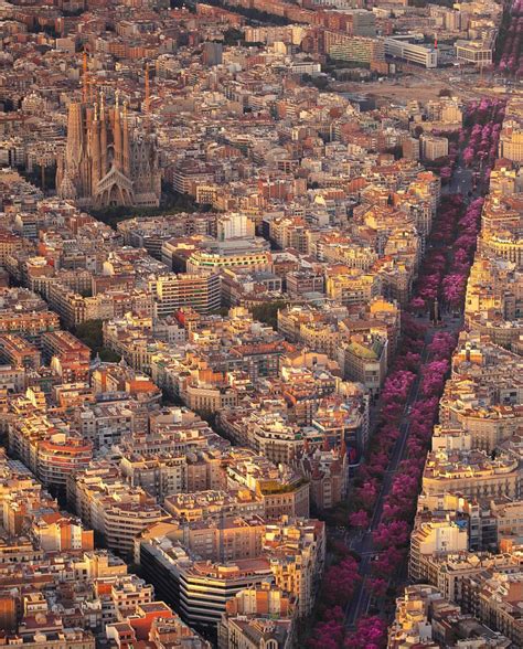 Come join the discussion about structures, styles, reviews, scale, transportation, skylines, architecture. Amazing city layout of Barcelona, Spain : BeAmazed