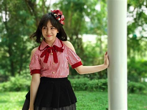 Directed by pidi baiq, fajar bustomi. 7 Style Cewek Mungil ala Zara 'Adiknya Dilan' yang ...