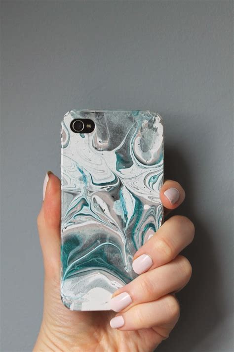 Tag us on insta @lionlionbazaar or @teresa_vu a super easy and quick tutorial to make your own marble iphone case! Design Aesthetic: // DIY: Marbled Phone Case