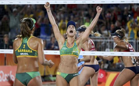 No treino de pódio e na fase qualificatória, o time feminino. Dupla brasileira disputará ouro contra alemãs no vôlei de ...