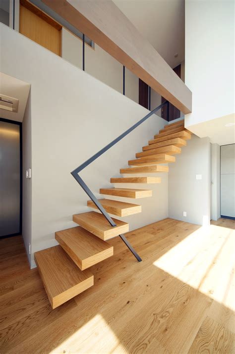 Therefore let us recap on the residential stair code requirements: minimal stairs : ミニマルな構成の階段【2019】 | モダンステアケース、階段の設計、住宅建築デザイン