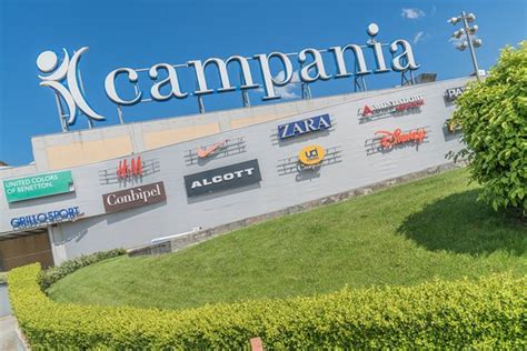 Scopri i negozi del centro commerciale auchan rescaldina: Centro Commerciale Campania Vista dall'alto - Picture of ...
