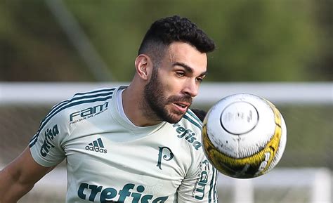 Henrique began his career goiás but made his professional debut for. Palmeiras negocia diariamente para manter Bruno Henrique ...