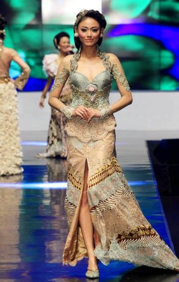 2 inspirasi model baju kebaya modern yang elegan dan mewah via fashionmodelku.com. Model Baju Muslim Kebaya Terbaru: Model Kebaya Modern Anne Avantie