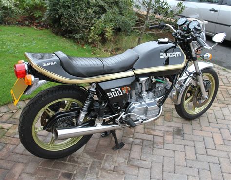 Buyers of the first model were offered a choice of first registered in the uk on 30th march 1981 this fine and original ducati darmah sd is among the last for sale, or exchange why not, the very first 900 mike hailwood evoluzione, ducati factory. Ducati SD900 Darmah Bevel Drive Desmo