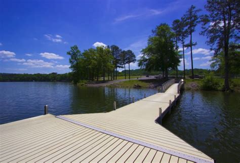 This back to nature park offers 200 plus tent and rv campsites, a swimming pool (in season), spiral waterslides and lake swimming, picnic area, shelters. Smith Lake Park: A Little-Known Lake Park In Cullman, Alabama