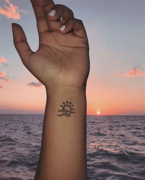 The plant itself is amazing. Pin by a a l i y a h 🌞 on t a t s ! in 2020 | Small henna ...