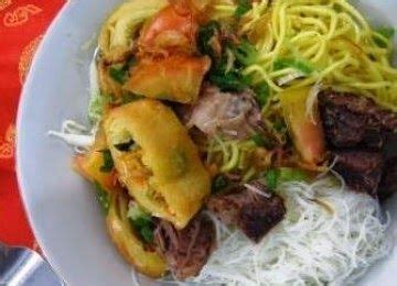 Sajian berkuah santan ini biasanya menggunakan daging sapi dan jerohannya. Resep Soto Mie Bogor Asli Sajian Sedap Yang Paling Enak ...