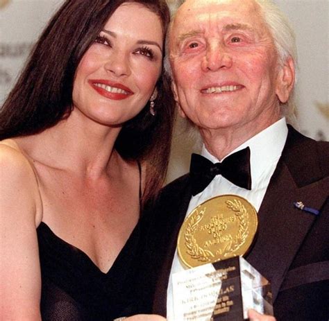 Her brother david jones (b. CATHERINE ZETA-JONES - WELT