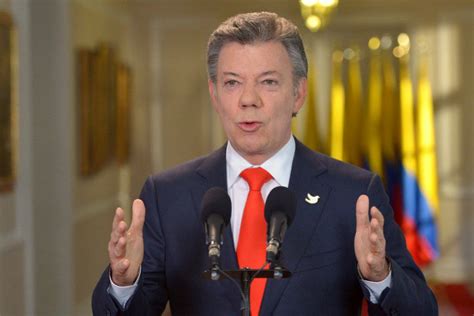 Juan manuel santos asegura que las farc no existen y la facción que amenaza colombia es una banda criminal. Juan Manuel Santos negó tener vínculos con empresario Álex ...