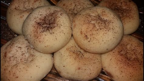 Beurrer un moule rond.verser le yaourt dans un saladier et ajouter dans l'ordre en mélangeant bien avec une cuillère en bois : Gâteau Sec Naturel Au Sucre Ghribia : Recettes De Gateau ...