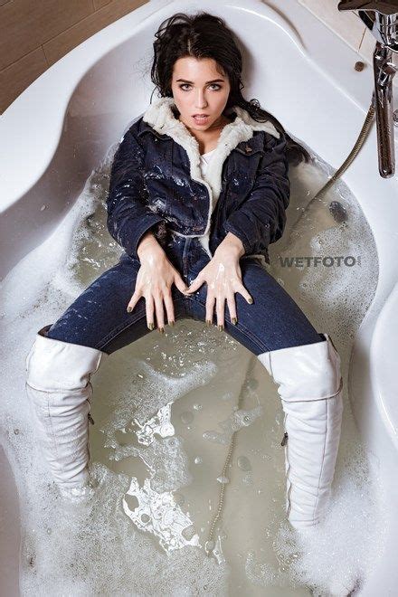 Our fall apparel includes all of the most popular styles such as the levi's 569, 550, 518, 505 and 501 jeans, as well as our vintage clothing line. Fully Clothed Girl Takes a Bath Wearing Levis Jeans в 2020 г.