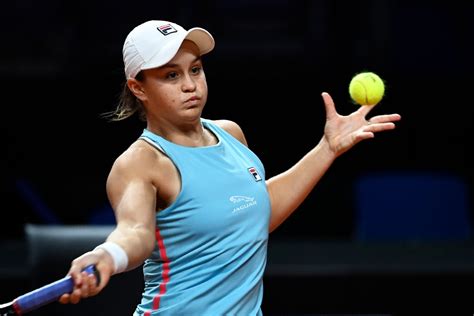 Having switched between tennis and cricket at the start of her career, barty is barty started playing tennis at the age of four. Ashleigh Barty Comes in Cold to Wimbledon After Hip Problem
