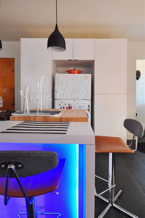 Like a movable workstation, a portable island gives you the freedom to take your work where you need to. Elevated Eating: 30 Kitchen Island Breakfast Bar Ideas ...
