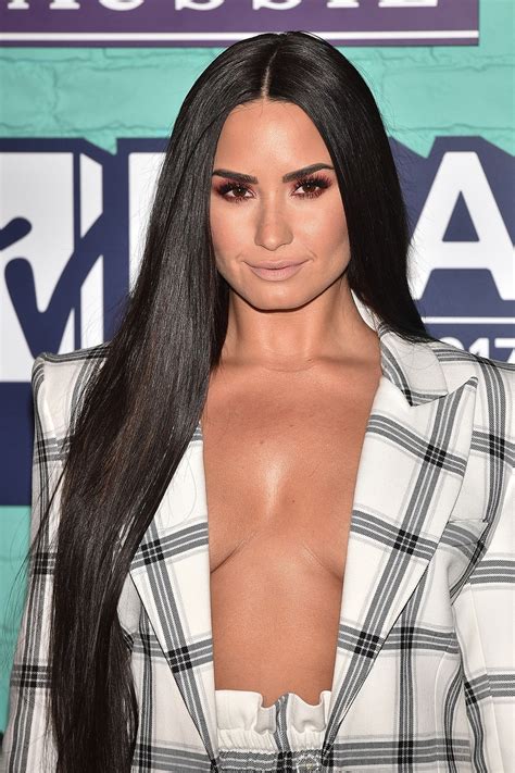 Everyone Thinks Demi Lovato Looked Like Demi Moore at the 2017 MTV EMAs | Allure
