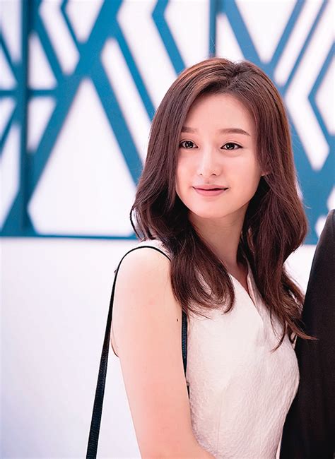 Kapten yoo shi jin (song joong ki) adalah pemimpin tim unit warfare command khusus, memenuhi kang. Kim Ji Won in Descendants of the Sun (With images) | Kim ...
