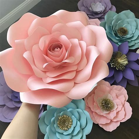 What began as a small movement in 1908 has become a global holiday dedicated to celebrating the strong women in our communities. Medium "Arabella" template with a "small rose" template ...