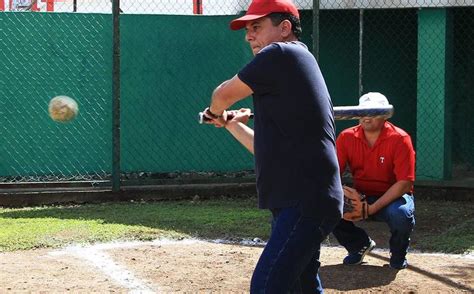 Softbol y balonmano para los varones, y pelota al cesto para las mujeres. Impulsan el softbol femenil en Cozumel | Noticias de ...