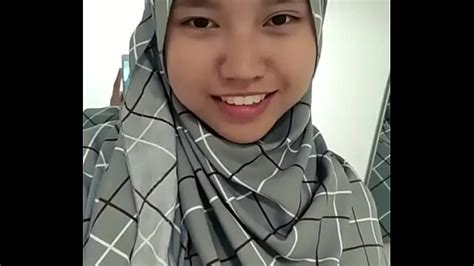 Enak kalau digoyangin sama sih manja. video bokef cewek sma cantik masturbasi dengan botol besar ...