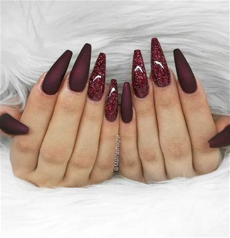 Some like it with glitters, while some prefer a bit of contrasting colors to be unique. Gorgeous Burgundy Nail Color With Designs For Fall Season ...