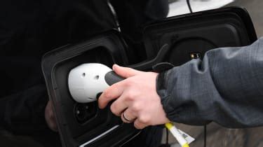 Το vw id.3 ήταν ο μεγάλος πρωταγωνιστής στην περσινή έκθεση της φρανκφούρτης. New Kia e-Niro, BMW i3 and Hyundai Kona Electric - pictures | Auto Express