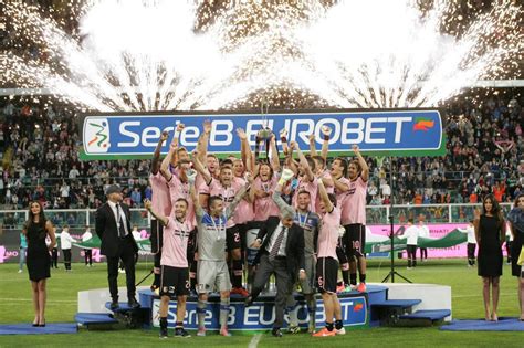 Twenty (20) teams compete in the league, and each team plays 38 matches in a season (19 at home and 19. Il Palermo ottiene il record di punti della Serie B