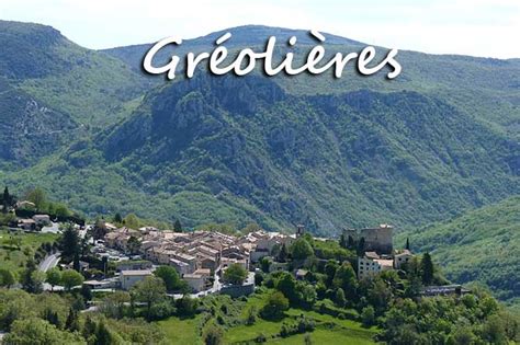 Le temps des fleurs de pivoine est passé et les plantes arborent des gousses en train de sécher mais aucune fleur. Gréolières à visiter (06) | Provence 7