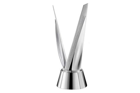 The challenger's cup trophy was commissioned by louis vuitton to a british silversmith. The Louis Vuitton America Cup Challenger Playoffs Trophy ...