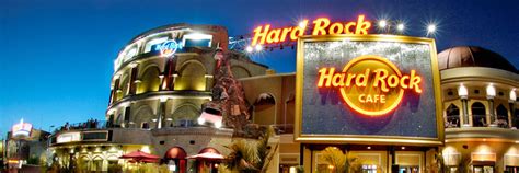 Their kitchen and ingredients are all certified halal but the establishment itself is not certified halal for the simple and obvious reason that they serve alcohol on the premises. Komt Hard Rock Café naar Disney Village? - DutchDisney