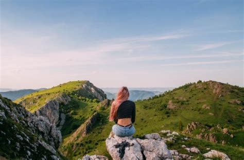 Maybe you would like to learn more about one of these? 5 Starter Pack untuk Cewek yang Ingin Naik Gunung untuk ...