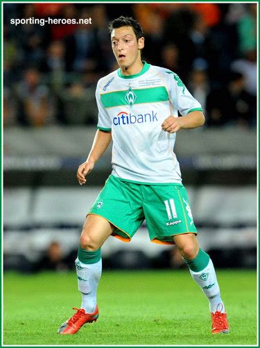 Bước tới điều hướng bước tới tìm kiếm. Mesut Ozil - UEFA-Pokal Endspiel 2009 - Werder Bremen