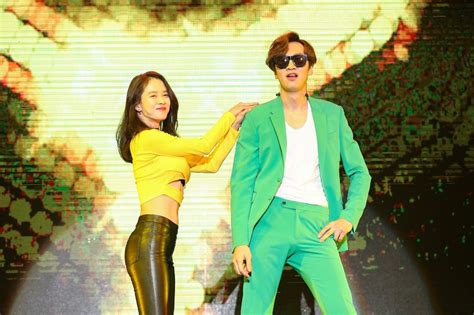 A versatile actor, a variety gem and a humble celebrity. Song Ji Hyo and Lee Kwang Soo live in Bangkok