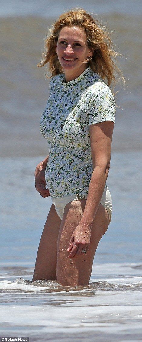 Old cuttie fingering during sunset. Julia Roberts, 48, shows off her legs during Hawaii ...
