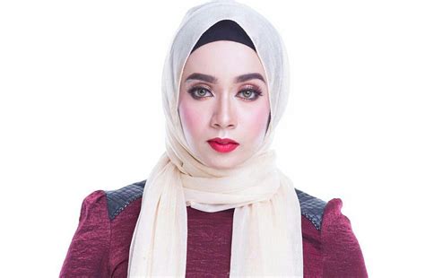 Dibintangi oleh hisyam hamid, amira othman, nadya syahera, jaslin puasapengarah : Biodata dan Gambar Amira Othman Pelakon Abang Bomba I Love ...