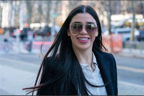 Emma coronel aispuro, who married mexico's most dangerous man when she was just 18, sat through nearly every day of her husband's trial — but what drives her is still a mystery. Emma Coronel, esposa de "El Chapo" debutará en TV ...