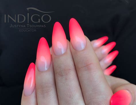 Růžové stříbro a třpytky design s sensationail gel leštidla & # 8230; Neonové Nehty Ombre