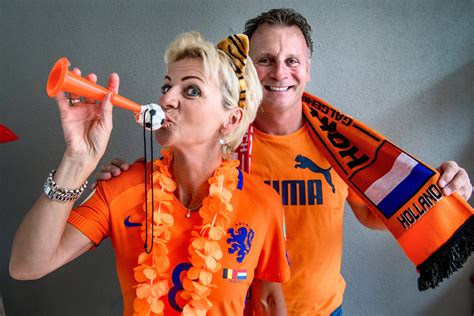 Sherida spitse uit emmen in actie voor het nederlands elftal tegen wales. Finaledag: Nu moet het gebeuren | Foto | AD.nl