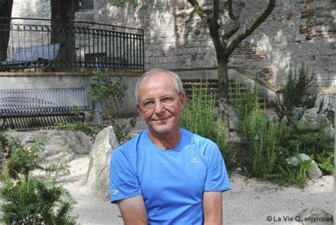 À paris (association française contre les myopathies), est aussi un randonneur de haut. Photos de Axel Kahn - Babelio.com