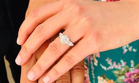 114 responses to princess eugenie helped design her padparadscha sapphire engagement ring. Princess Beatrice's Beautiful Royal Engagement Ring ...