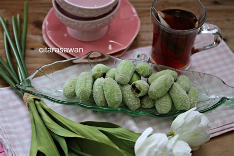 Ulat bulu termasuk salah satu jenis hama pengganggu. Biskut Ulat Bulu ~ Blog Kakwan