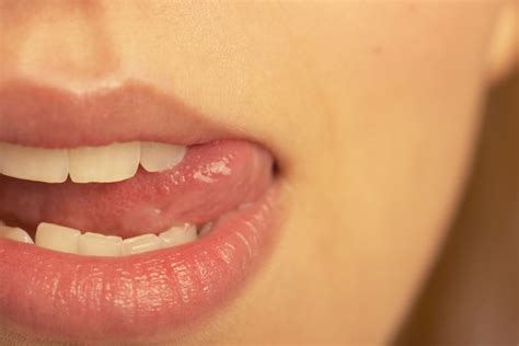 While these sores are not contagious and not brought on by any viral infections (unlike cold sores that appear with the herpes simplex type 1 virus) they can be. Signs & Symptoms of Oral Herpes on the Tongue | Healthy Living