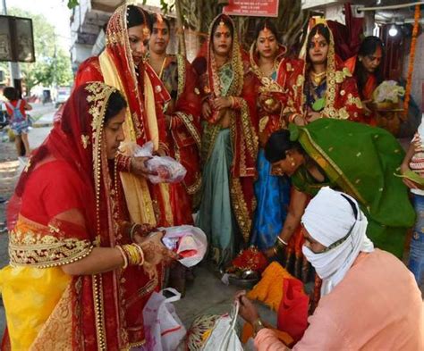 Vat purnima vrat is a popular festival observed by hindu married women. Vat Purnima Vrat 2020 Know The Vat Purnima Vrat Vidhi Puja ...